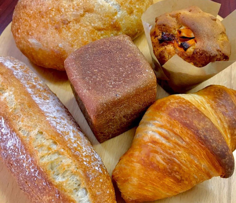 小さなパン屋 LITEN BAKERY（リーテンベーカリー）：丸山邸敷地内にある古民家の可愛らしいパン屋さん！ 素焚糖を使った食パンやバター不使用でもリッチなクロワッサンが人気（長野県上田市）